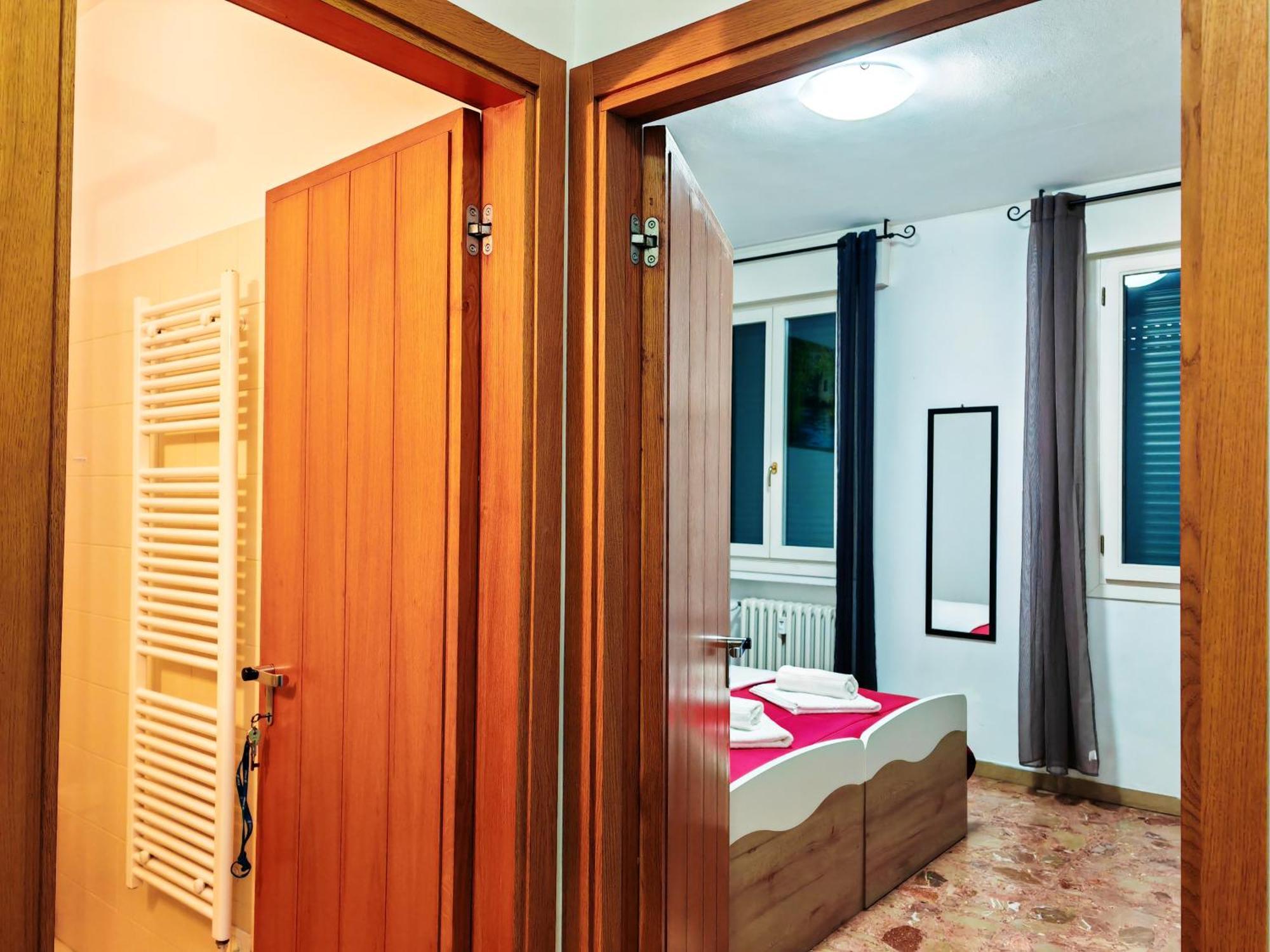 Goldmine Guest House 2 베니스 객실 사진