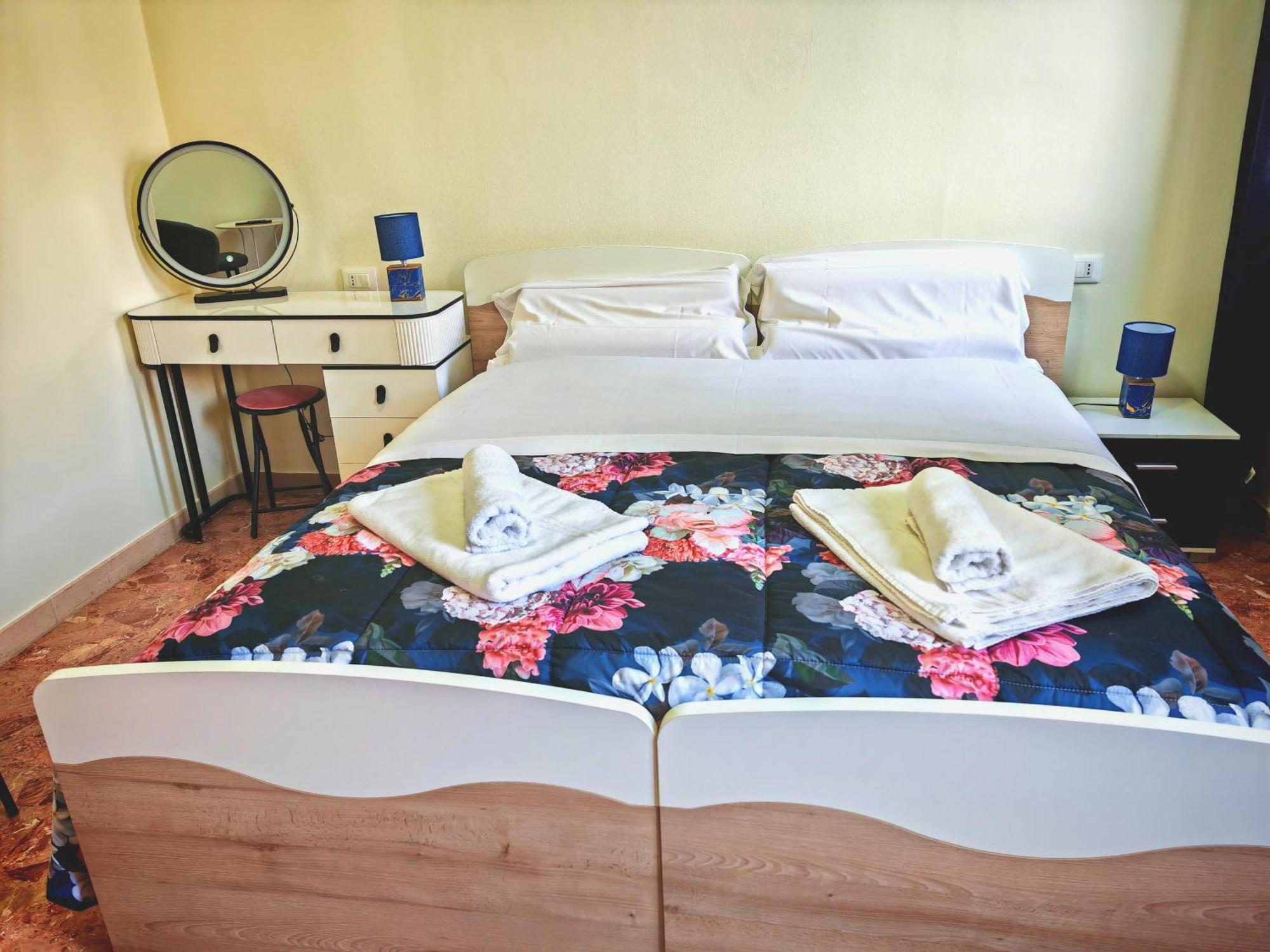 Goldmine Guest House 2 베니스 객실 사진